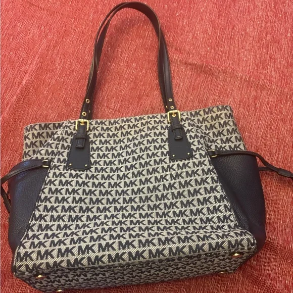 MICHAEL Michael Kors Voyager East/West Tote - Picture 3 of 6